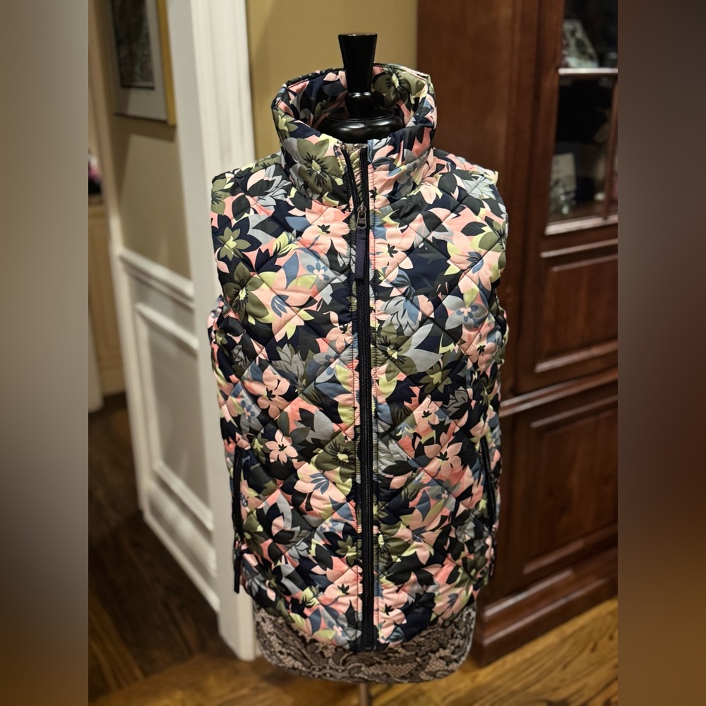 Vera Bradley Size M Pink Rose Camo Floral Fleece Lined Zip Puffer Puffy Vest